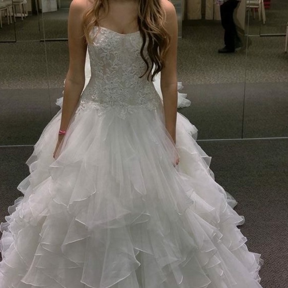 Wedding Dress - Picture 1 of 6